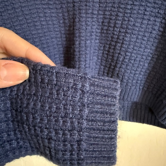 Urban Outfitters Crop Navy Cowl Neck Sweater Long Sleeve Waffle Knit Soft - Picture 2 of 6